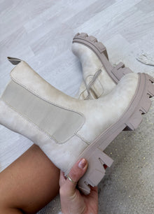 Boots Anna