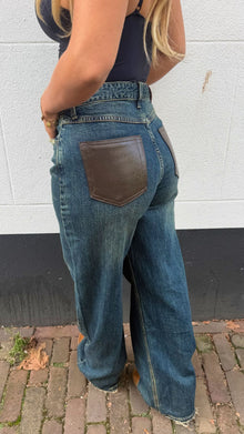 Wide-Leg-Jeans - Lederbraune Tasche