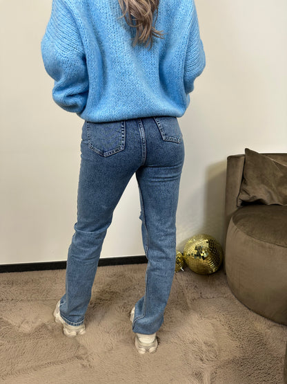 Straight Leg Jeans - Logan