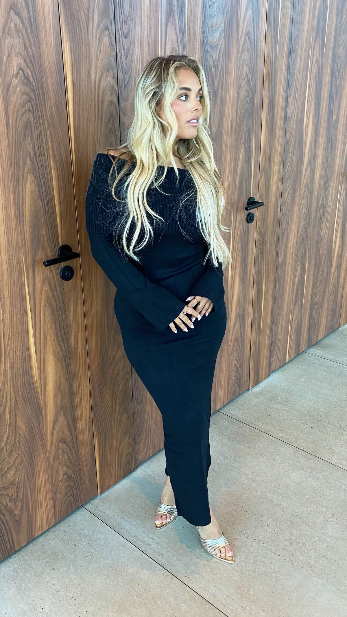 Vestido de punto de hombros descubiertos Yara - Negro